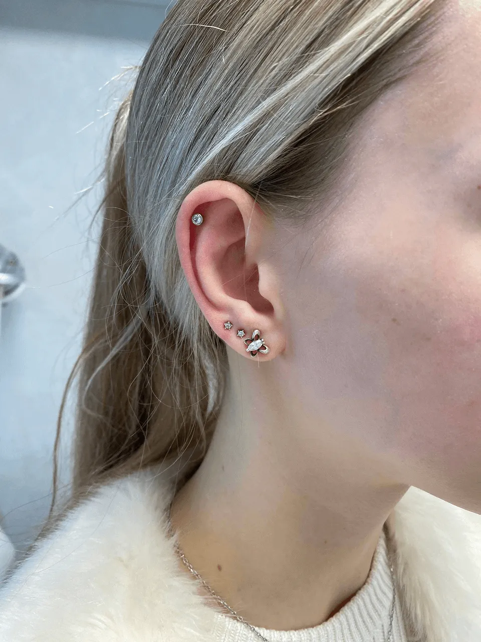 Przekłuwanie chrząstki helix — Cute Piercing Warszawa