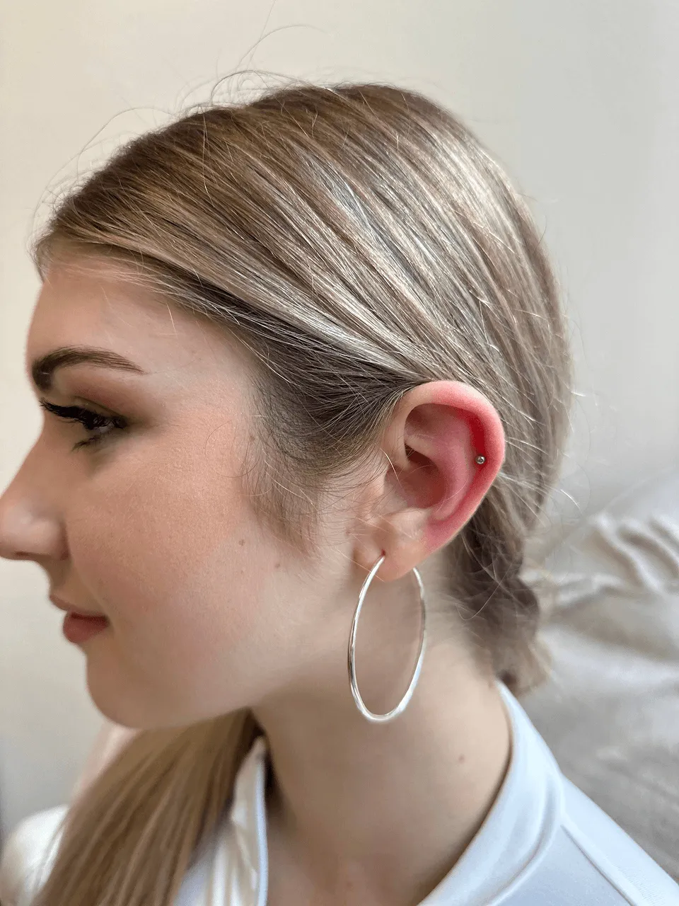 Przekłuwanie chrząstki helix — Cute Piercing Warszawa