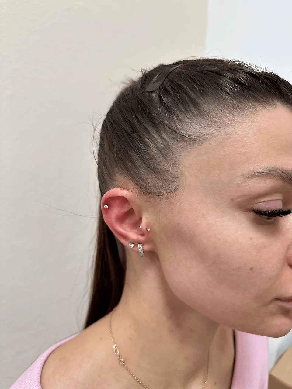 Przekłuwanie chrząstki tragus — Cute Piercing Warszawa