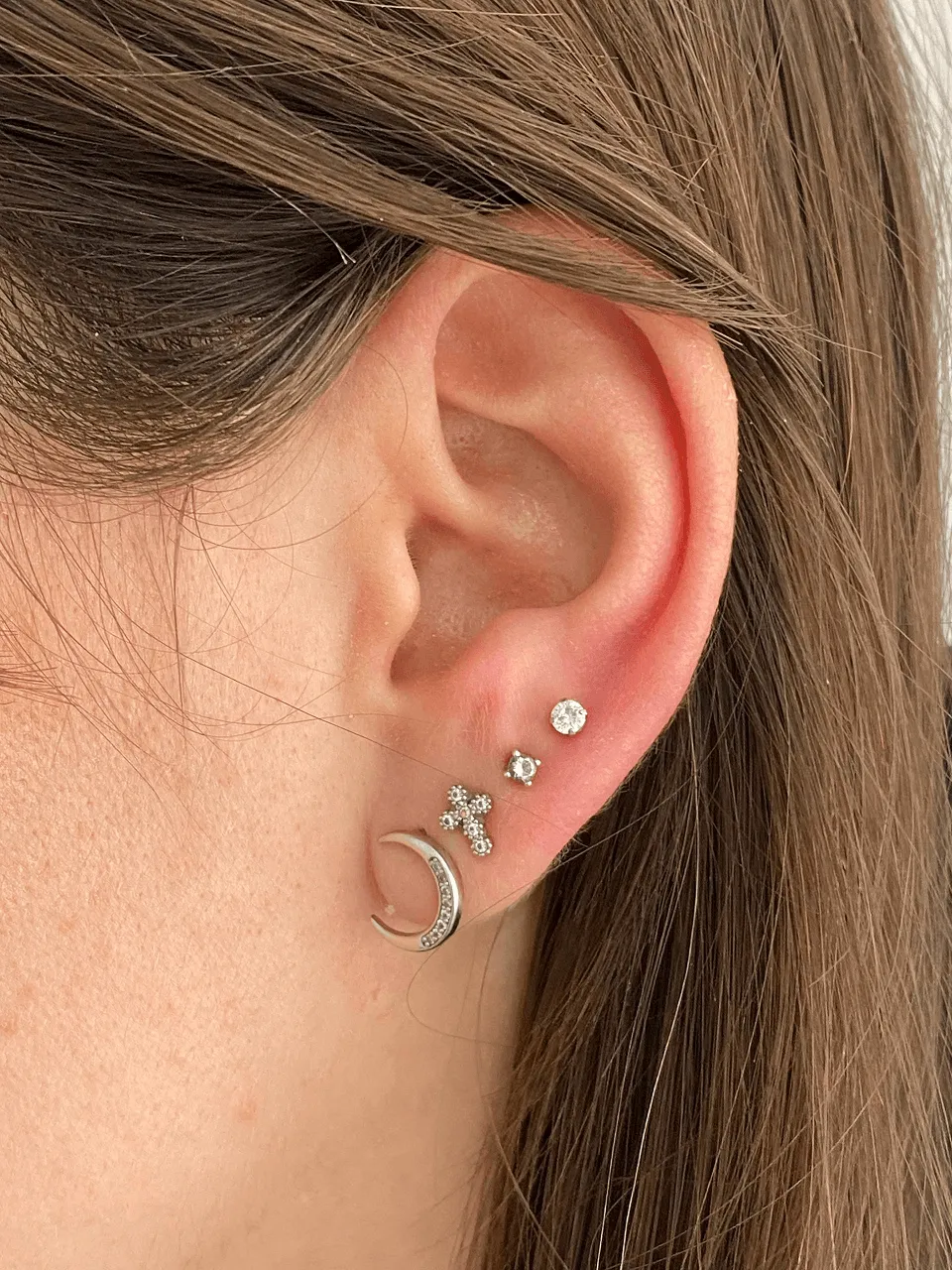 Przekłuwanie uszu dorosłym srebrny sztyft — Cute Piercing Warszawa