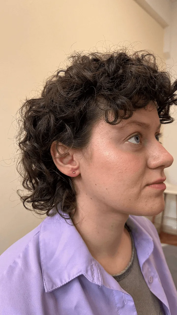 Przekłuwanie uszu dorosłym złoty sztyft — Cute Piercing Warszawa