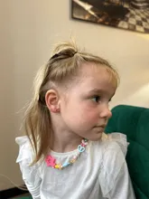 Przekłuwanie uszu dzieciom różowy sztyft — Cute Piercing Warszawa