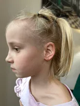 Przekłuwanie uszu dzieciom złoty sztyft — Cute Piercing Warszawa