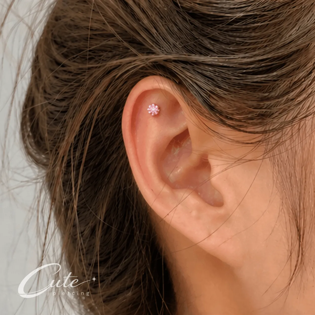 Flat piercing chrząstki — Cute Piercing Warszawa
