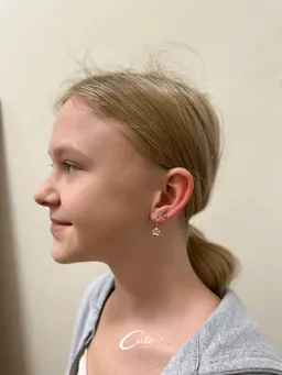 Przekłuwanie uszu Cute Piercing Warszawa — efekt zabiegu