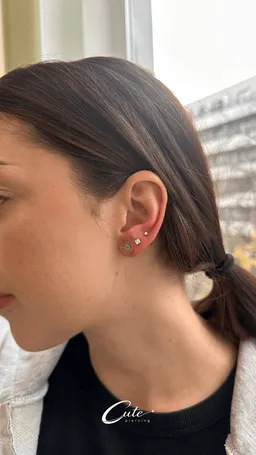 Przekłuwanie uszu Cute Piercing Warszawa — efekt zabiegu