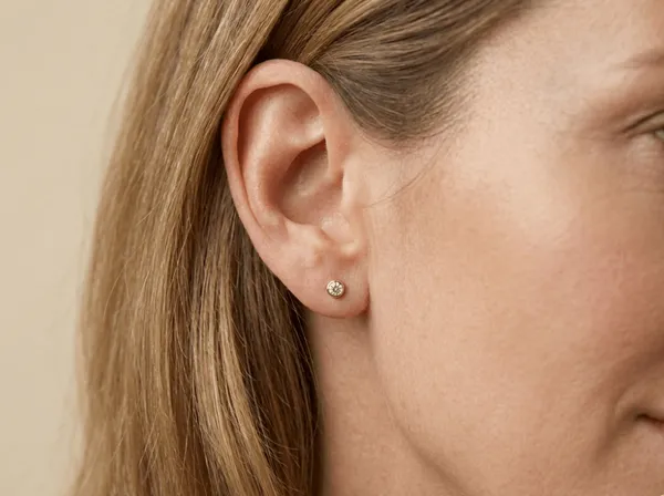 Przekłuwanie uszu dorosłym Warszawa — Cute Piercing systemem Inverness Med